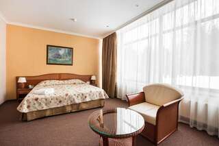 Отель Arthurs Spa Hotel By Mercure Ларево Улучшенный номер с кроватью размера «king-size»-3