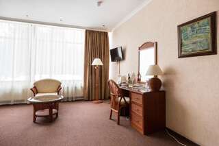 Отель Arthurs Spa Hotel By Mercure Ларево Улучшенный номер с кроватью размера «king-size»-2