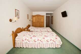 Отель Arthurs Spa Hotel By Mercure Ларево Улучшенный двухместный номер с 2 отдельными кроватями-1